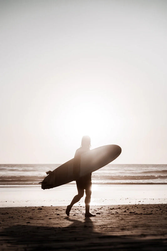 Where to Put Your Keys, Phone, and Wallet When You're Surfing